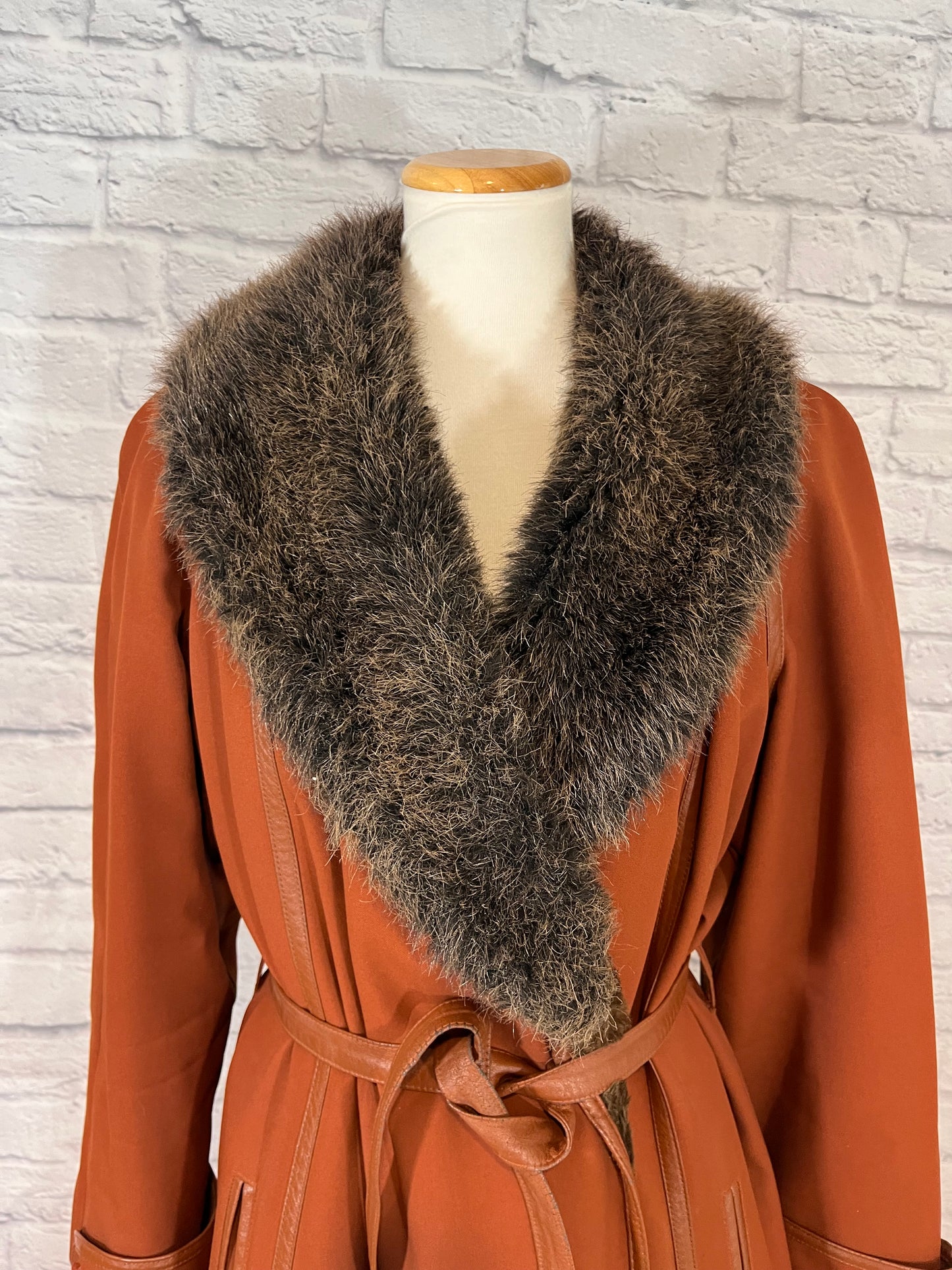 Vintage 70’s trench coat. Faux fur Sz Large